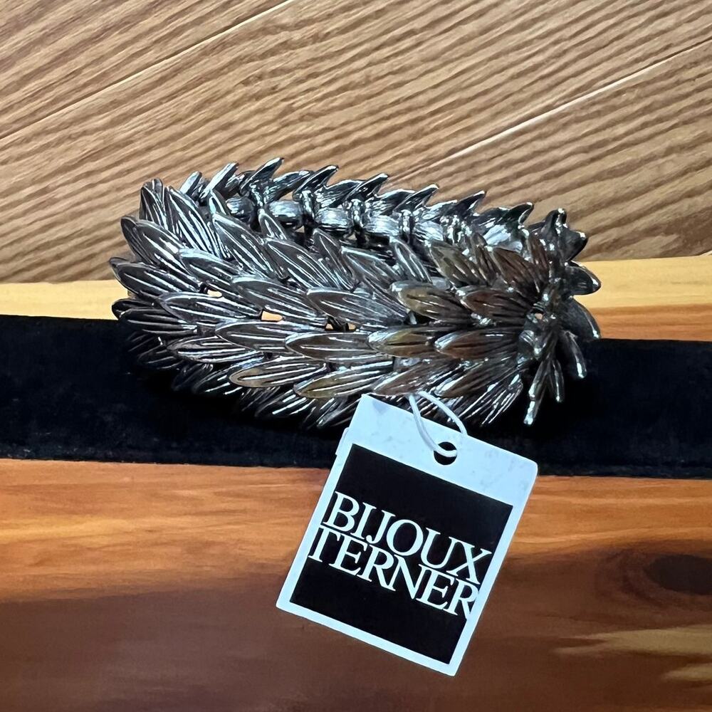 NWT Bijoux Terner Silver Tone Layered Leaf Feathers Stretch Bracelet‎ NEW